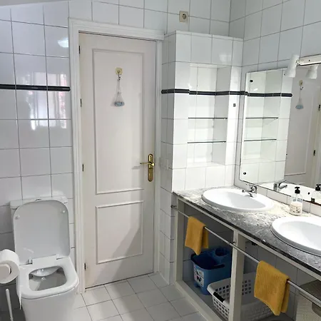 Elviria Beachside House 度假居 马尔韦利亚